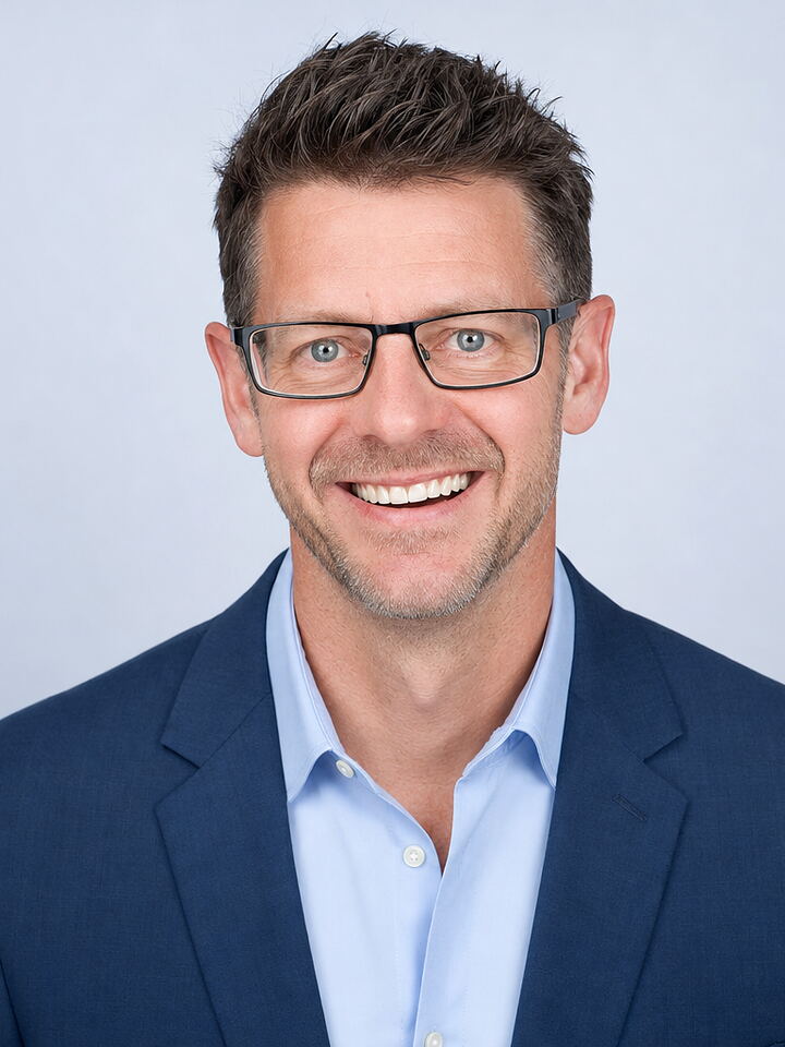 Bright Commercial headshot — High-key · Approachable