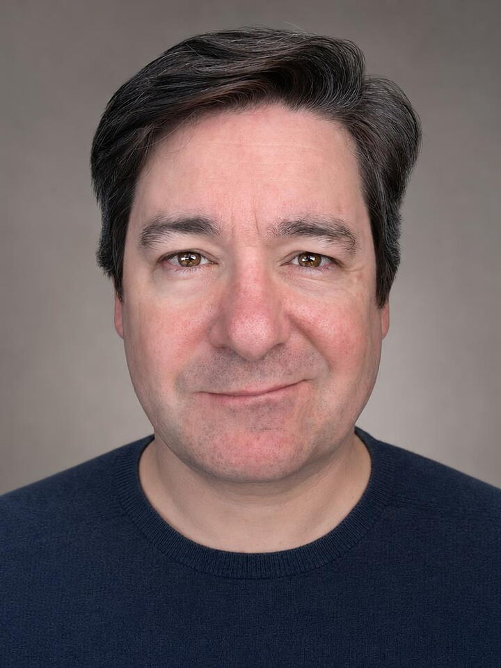 Natural Profile headshot — Clean background · Soft light
